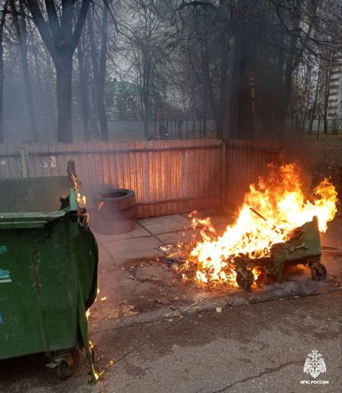 #Сводка_МЧС_Чувашии. За дежурные сутки произошли 2 пожара в Чебоксарах Около 08.00 час. вчера брандмейстеры ликвидировали возгорание во дворе дома № 8 корпус 2 на улице Пирогова