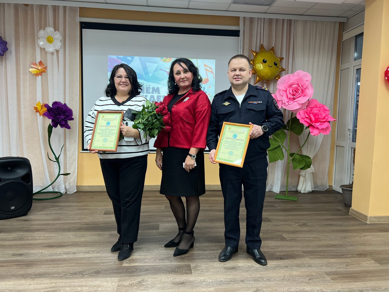 Полицейские и общественники Чебоксар поздравили подшефный детский дом с днем рождения Полицейские и общественники Чебоксар поздравили подшефный детский дом с днем рождения