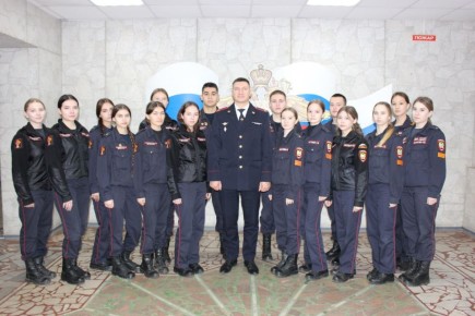 В преддверии Дня сотрудника органов внутренних дел в УМВД России по городу Чебоксары побывали школьники и студенты, планирующие связать свою жизнь со службой в полиции