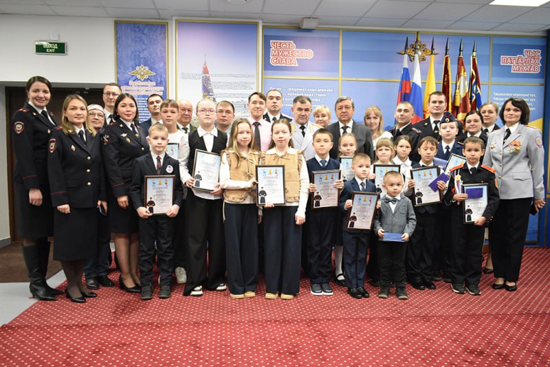 В МВД по Чувашской Республике наградили победителей регионального этапа конкурса детского рисунка «Мои родители работают в полиции»