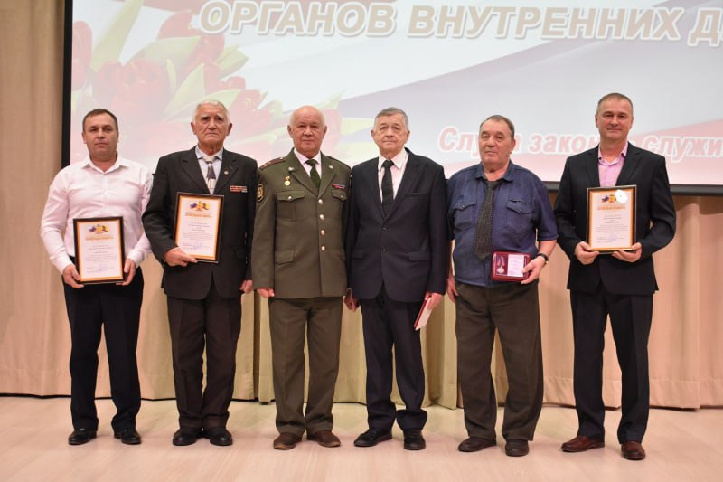 В МВД по Чувашской Республике вручили награды отличившимся сотрудникам В МВД по Чувашской Республике вручили награды отличившимся сотрудникам