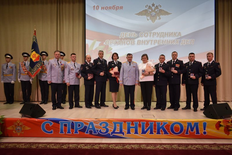 В МВД по Чувашской Республике вручили награды отличившимся сотрудникам В МВД по Чувашской Республике вручили награды отличившимся сотрудникам