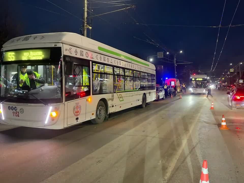 В Новочебоксарске сотрудники Госавтоинспекции устанавливают обстоятельства ДТП, в котором погиб ребенок