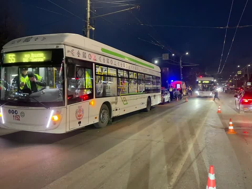 В Новочебоксарске сотрудники Госавтоинспекции устанавливают обстоятельства ДТП, в котором погиб ребенок