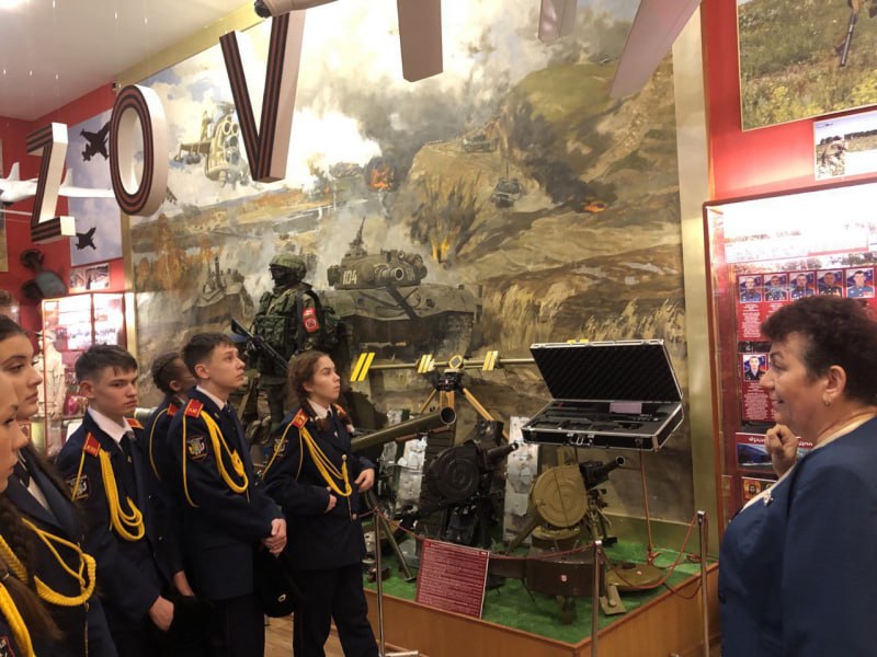 Кадеты чебоксарской школы имени генерал-майора полиции В.А.Архипова вместе со своими наставниками из МВД по региону приняли участие в патриотическом проекте «Парад Памяти» Кадеты чебоксарской школы имени генерал-майора полиции В.А.Архипова вместе со своими наставниками из МВД по региону приняли участие в патриотическом проекте «Парад Памяти»