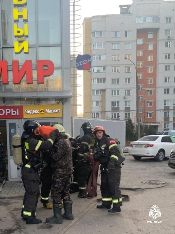 #БудниМЧС. Сегодня подразделения МЧС России провели контрольные пожарно-тактические учения в торговом центре «Диапазон» в городе Чебоксары #БудниМЧС. Сегодня подразделения МЧС России провели контрольные пожарно-тактические учения в торговом центре «Диапазон» в городе Чебоксары