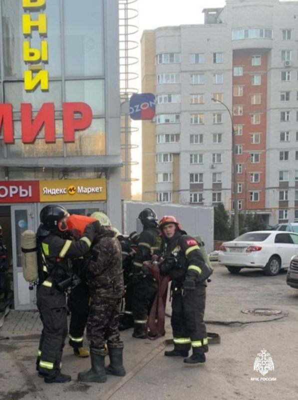 В Чебоксарах прошли пожарные учения в торговом центре