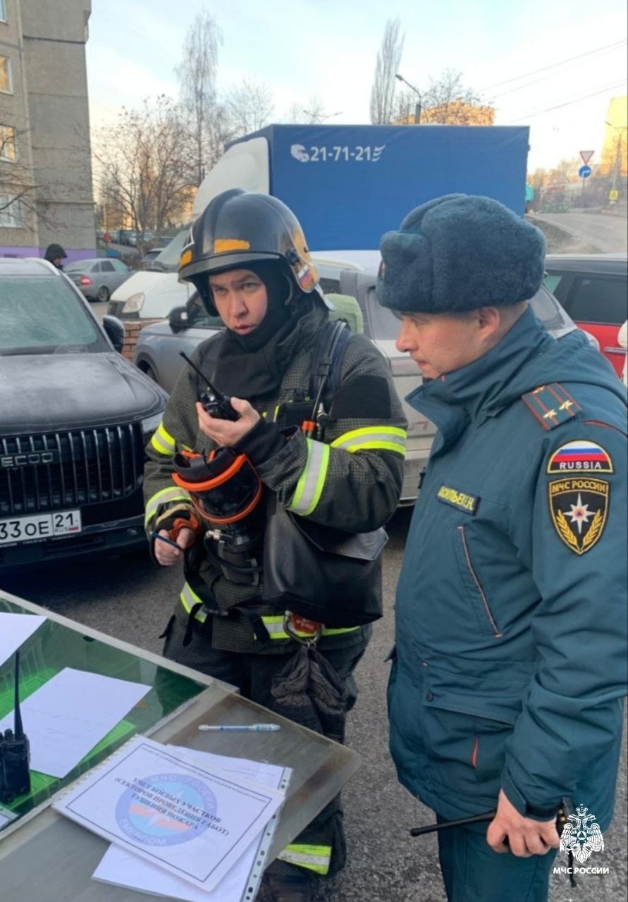 В Чебоксарах прошли пожарные учения в торговом центре В Чебоксарах прошли пожарные учения в торговом центре