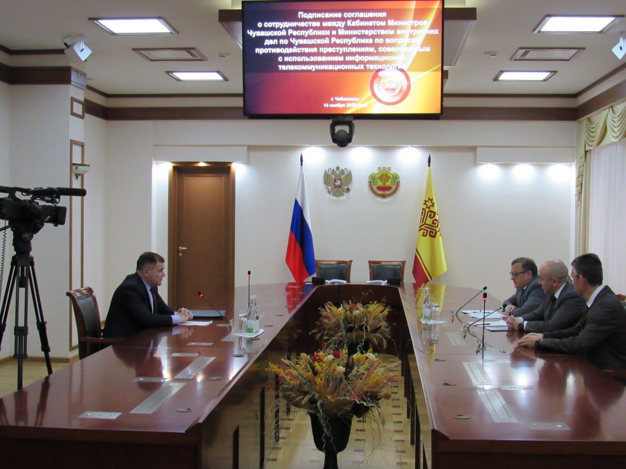 МВД по Чувашской Республике и Правительство региона заключили Соглашение о сотрудничестве по вопросам противодействия преступлениям с использованием информационно-телекоммуникационных технологий МВД по Чувашской Республике и Правительство региона заключили Соглашение о сотрудничестве по вопросам противодействия преступлениям с использованием информационно-телекоммуникационных технологий