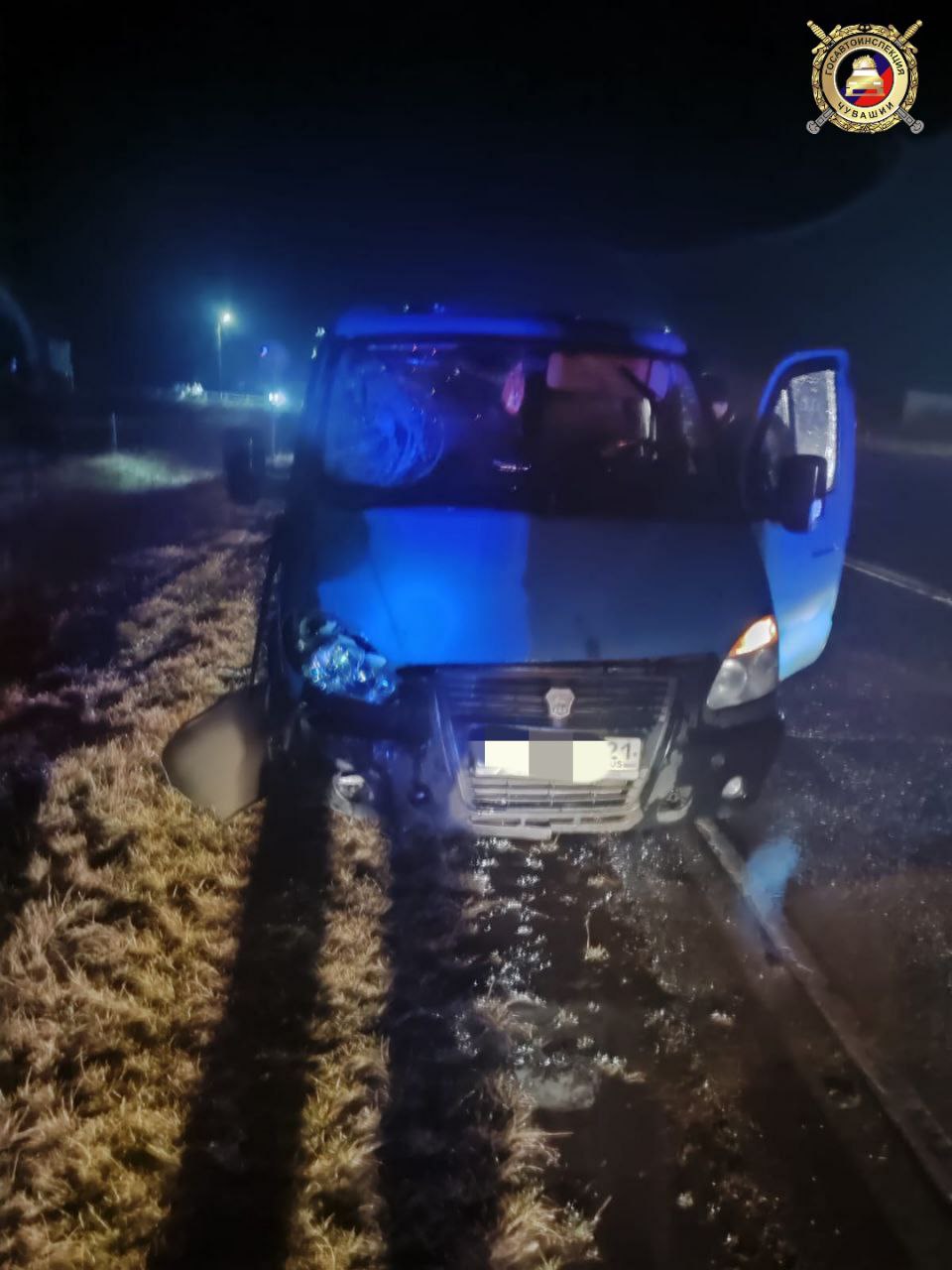 Сотрудники Госавтоинспекции работают на месте ДТП, в котором погиб пешеход Сотрудники Госавтоинспекции работают на месте ДТП, в котором погиб пешеход