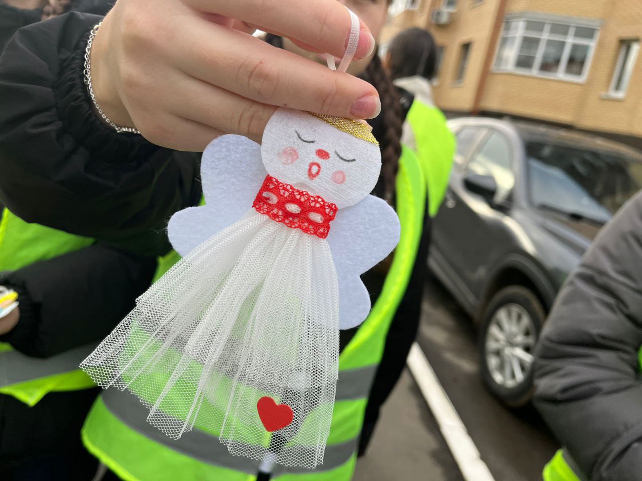 Ангел в дорогу: школьники и Госавтоинспекция напомнили о Правилах дорожного движения Ангел в дорогу: школьники и Госавтоинспекция напомнили о Правилах дорожного движения