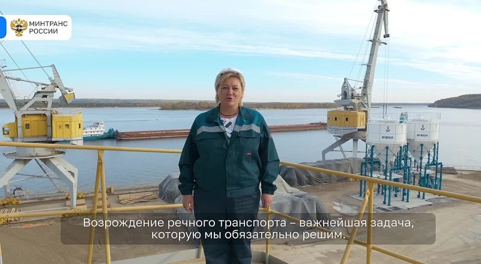 Они создают движение. Ко Дню работника транспорта делимся историями людей отрасли Елена Волик, старший крановщик, машинист портального крана Чебоксарского речного порта, уже 18 лет работает на высоте — в прямом и переносном...