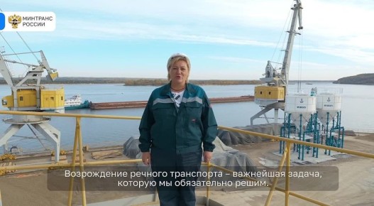 Они создают движение. Ко Дню работника транспорта делимся историями людей отрасли Елена Волик, старший крановщик, машинист портального крана Чебоксарского речного порта, уже 18 лет работает на высоте — в прямом и переносном...
