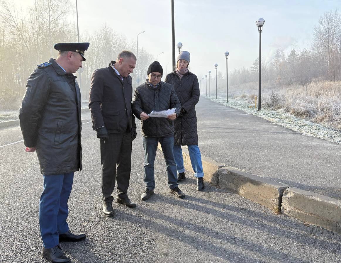 Прокурор Московского района г.Чебоксары Дмитрий Тимофеев вместе с представителями местной администрации и общественных организаций проводит проверку в этнокомплексе "Амазония" на предмет доступности пешеходных путей для... Прокурор Московского района г.Чебоксары Дмитрий Тимофеев вместе с представителями местной администрации и общественных организаций проводит проверку в этнокомплексе "Амазония" на предмет доступности пешеходных путей для...
