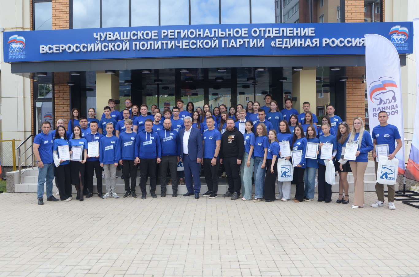 Леонид Черкесов: Дорогие друзья, активисты и сторонники «Молодой Гвардии»!