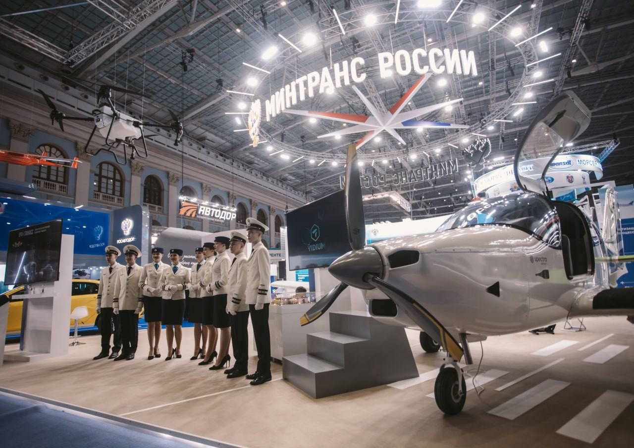 Олег Николаев принимает участие в «Транспортной неделе» в Москве