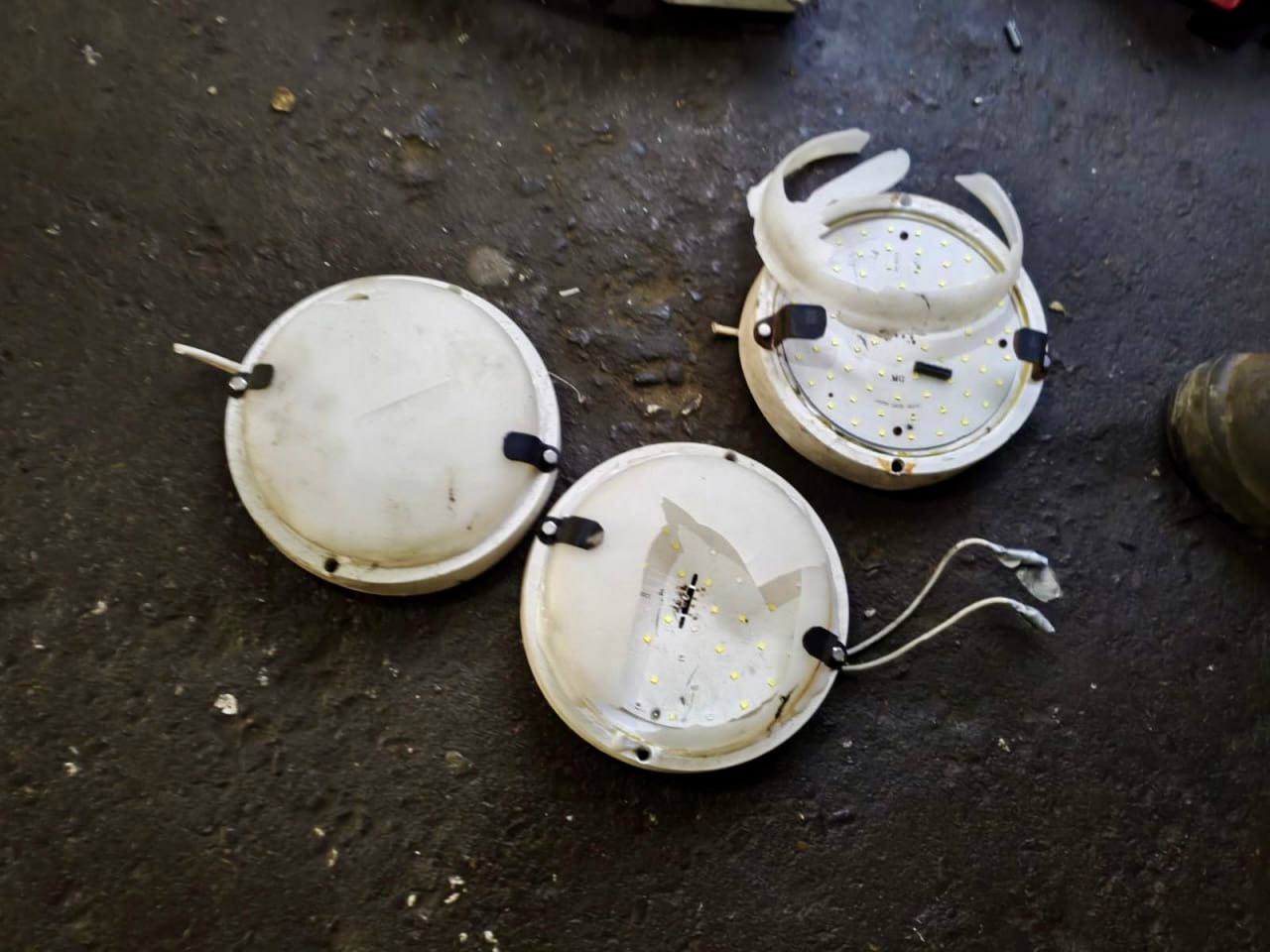 Ну вот опять. В подземном переходе у рынка «Эверест» кто-то разбил все новые светильники Ну вот опять. В подземном переходе у рынка «Эверест» кто-то разбил все новые светильники