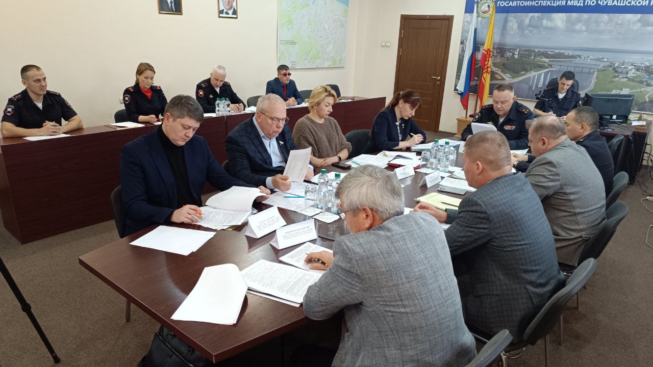 Начальник Госавтоинспекции Чувашии Владимир Романов провёл внеочередное заседание межведомственной рабочей группы по организации и безопасности дорожного движения Начальник Госавтоинспекции Чувашии Владимир Романов провёл внеочередное заседание межведомственной рабочей группы по организации и безопасности дорожного движения