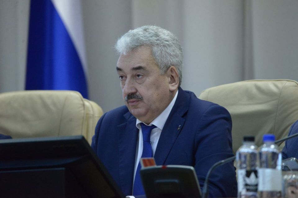 Леонид Черкесов: На сессии Госсовета Чувашии приняли закон о единовременной денежной выплате для участников специальной военной операции, получивших ранения, травмы или контузии