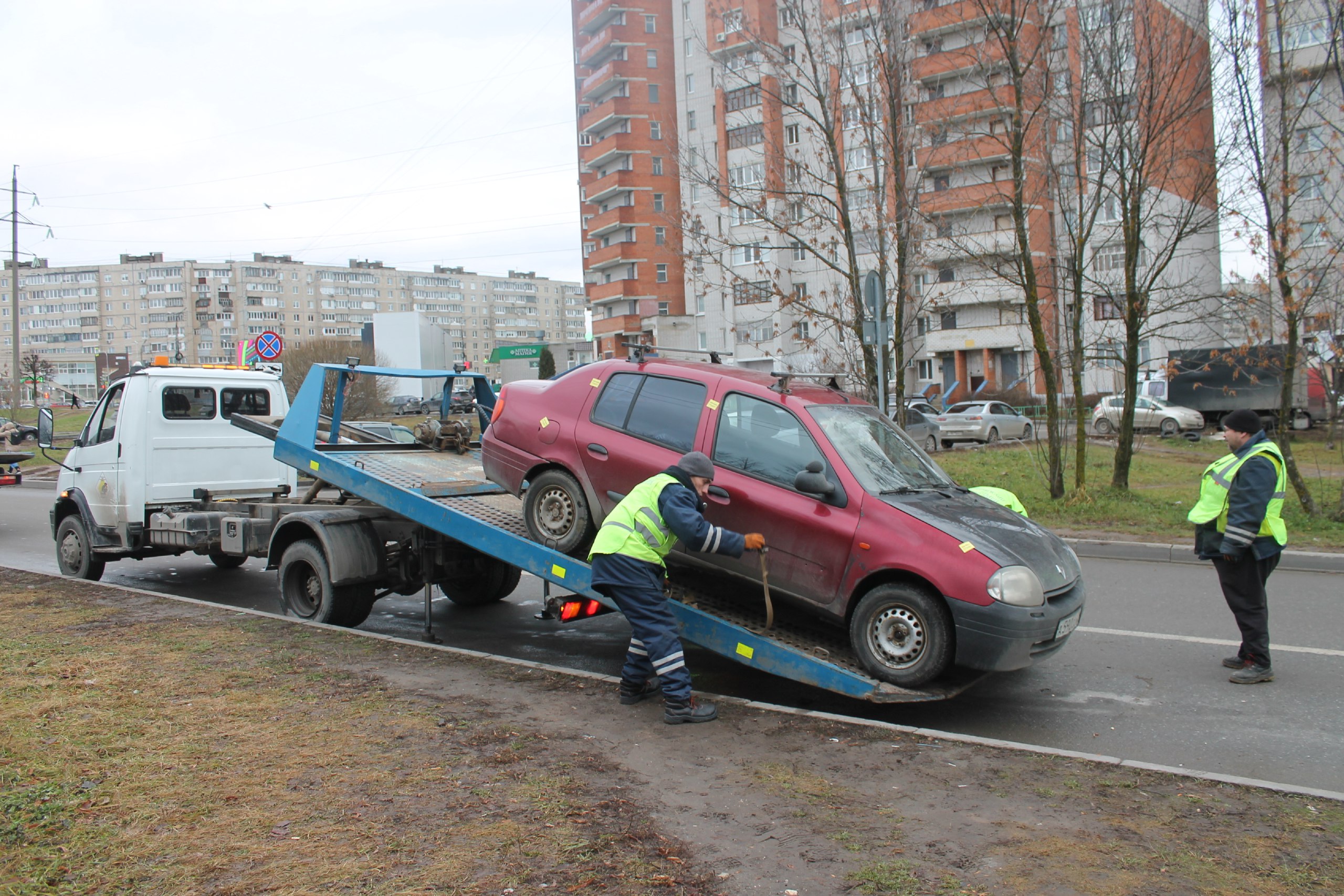 В Чебоксарах проводятся рейды по эвакуации транспорта, оставленного под запрещающими знаками В Чебоксарах проводятся рейды по эвакуации транспорта, оставленного под запрещающими знаками