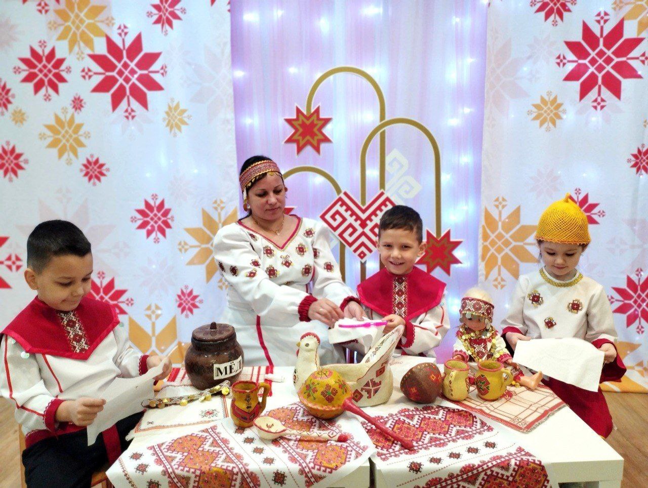 В Чебоксарах проходит Неделя чувашской вышивки! В Чебоксарах проходит Неделя чувашской вышивки!