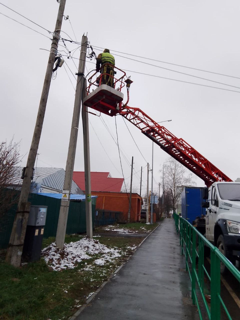 В Чебоксарах проводится работа по восстановлению уличного освещения В Чебоксарах проводится работа по восстановлению уличного освещения