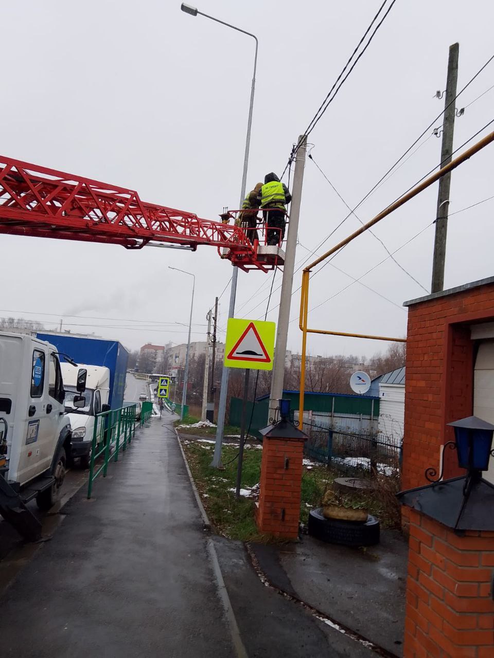 В Чебоксарах проводится работа по восстановлению уличного освещения В Чебоксарах проводится работа по восстановлению уличного освещения