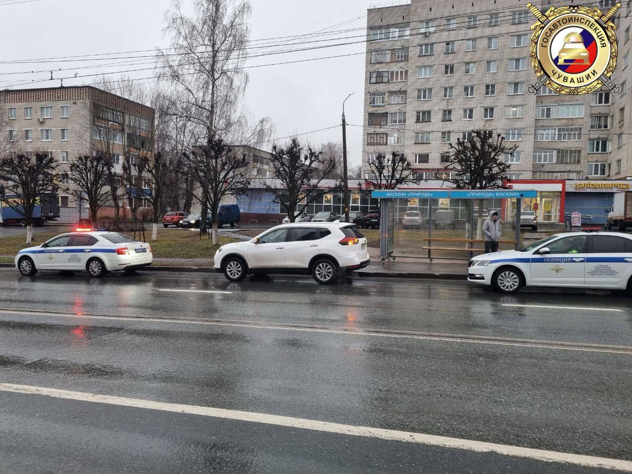 В Чебоксарах водитель Nissan X-Trail сбил подростка на пешеходном переходе В Чебоксарах водитель Nissan X-Trail сбил подростка на пешеходном переходе