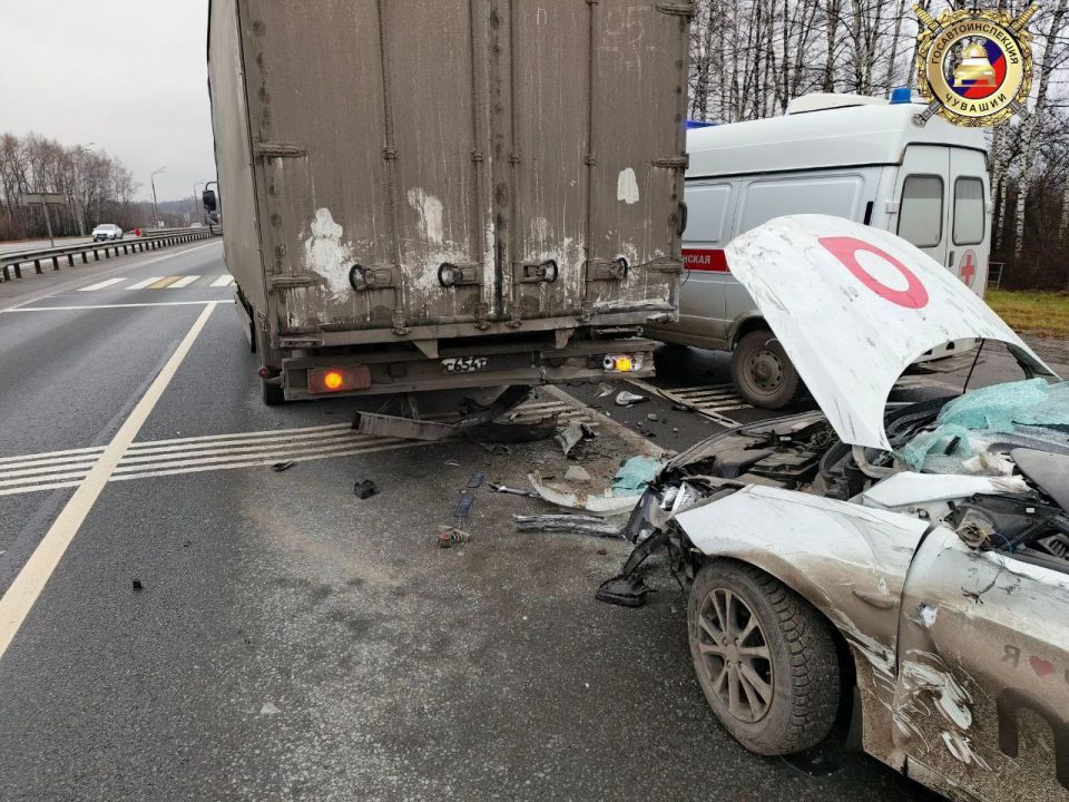 Автоинспекторы выясняют подробности ДТП, которое произошло 29 ноября на 626 км автодороги М-7 (Моргаушский округ)