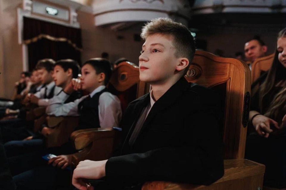 В Чувашии наградили победителей фестиваля школьных театров «Асам» В Чувашии наградили победителей фестиваля школьных театров «Асам»