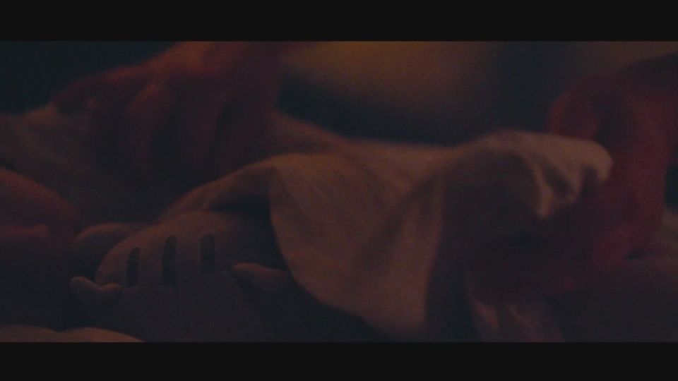 Эти руки могут все: замесить солнце в тесто, зашить прореху в настроении, согреть одним прикосновением