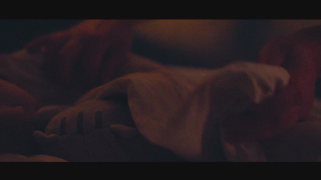 Эти руки могут все: замесить солнце в тесто, зашить прореху в настроении, согреть одним прикосновением