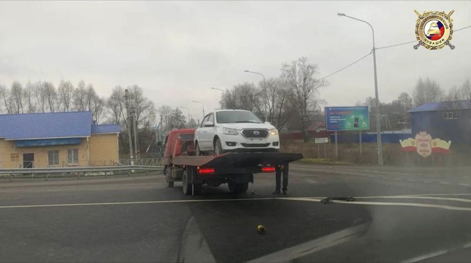 Автоматизированная система контроля дорожного движения "Паутина" выявила автомобиль с регистрационными номерами, которые не числятся в базе данных