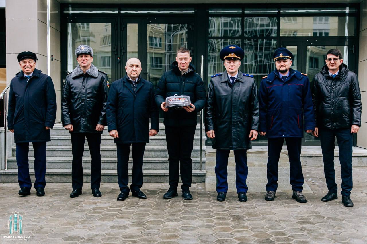 В Чебоксарах состоялась торжественная церемония вручения ключей от новых квартир детям-сиротам В Чебоксарах состоялась торжественная церемония вручения ключей от новых квартир детям-сиротам