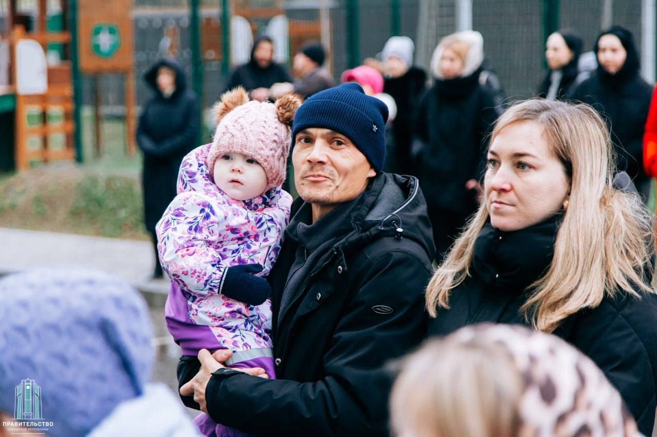 В Чебоксарах состоялась торжественная церемония вручения ключей от новых квартир детям-сиротам В Чебоксарах состоялась торжественная церемония вручения ключей от новых квартир детям-сиротам