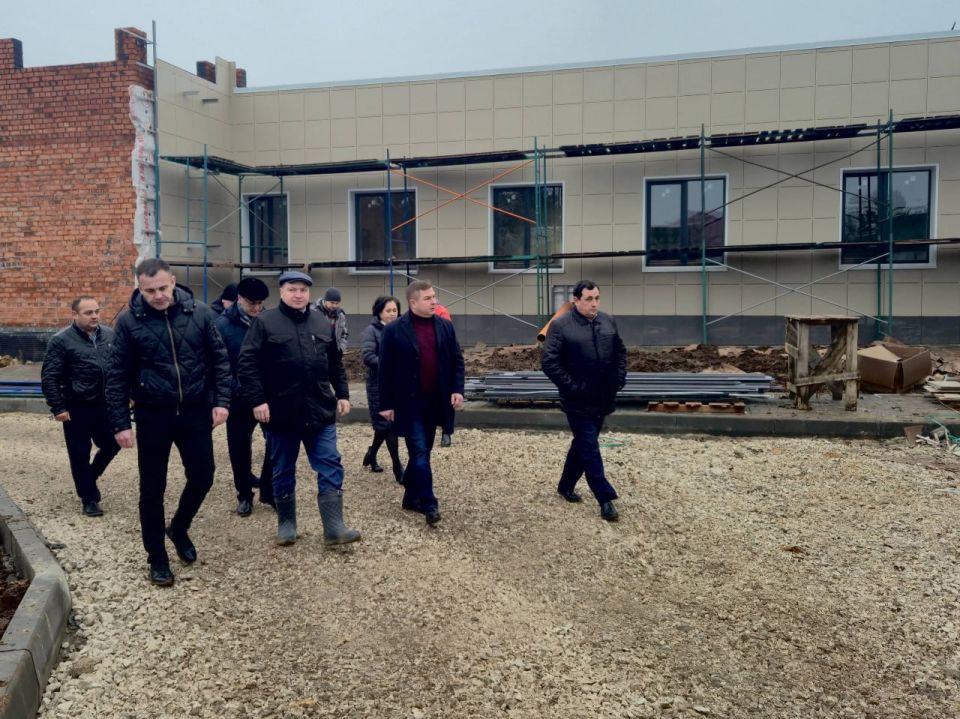 Строительство поликлиники в Моргаушах проверили: от подрядчика потребовали ускорения работ Строительство поликлиники в Моргаушах проверили: от подрядчика потребовали ускорения работ