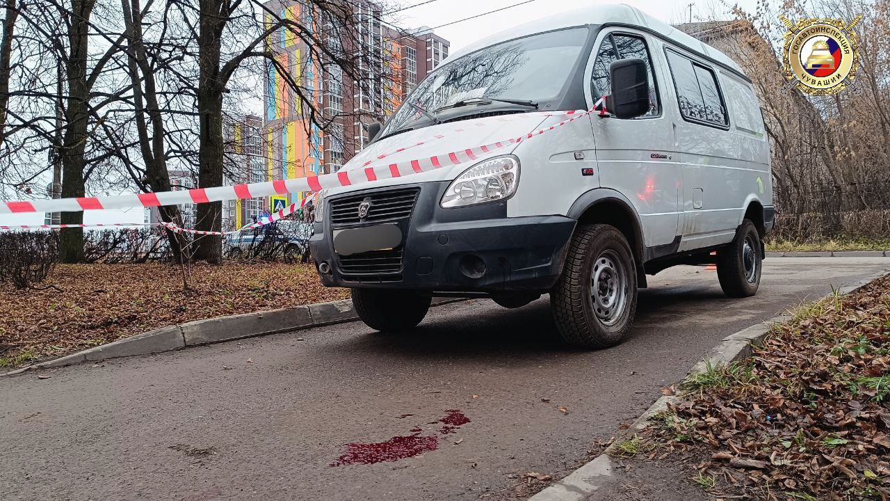 Автоинспекторы работают на месте смертельного ДТП в юго-западном районе г. Чебоксары Автоинспекторы работают на месте смертельного ДТП в юго-западном районе г. Чебоксары