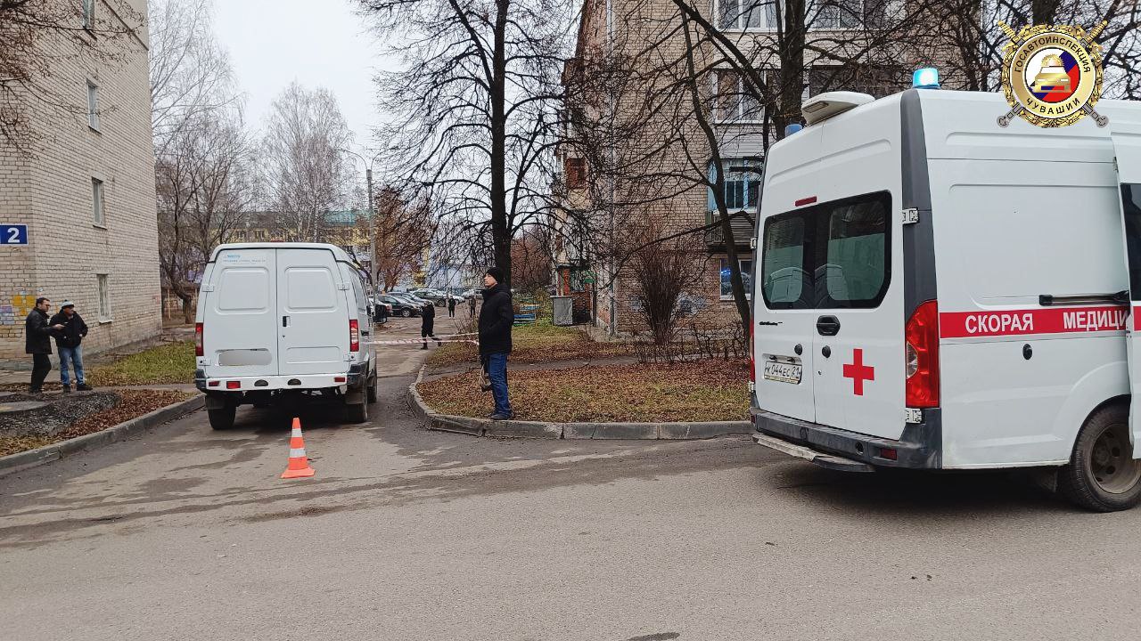 Автоинспекторы работают на месте смертельного ДТП в юго-западном районе г. Чебоксары Автоинспекторы работают на месте смертельного ДТП в юго-западном районе г. Чебоксары