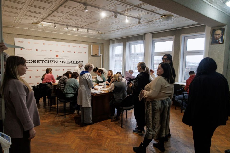 В разгар эпидемсезона редакция «Советской Чувашии» выступила с инициативой организовать на своей площадке всеобщую диспансеризацию и вакцинацию против гриппа для сотрудников В разгар эпидемсезона редакция «Советской Чувашии» выступила с инициативой организовать на своей площадке всеобщую диспансеризацию и вакцинацию против гриппа для сотрудников