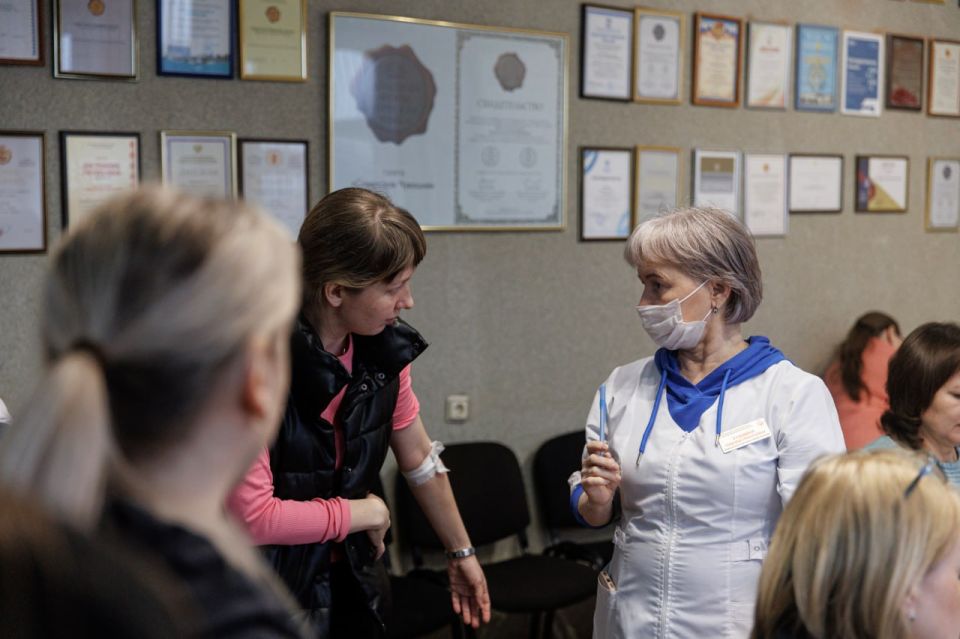 В разгар эпидемсезона редакция «Советской Чувашии» выступила с инициативой организовать на своей площадке всеобщую диспансеризацию и вакцинацию против гриппа для сотрудников В разгар эпидемсезона редакция «Советской Чувашии» выступила с инициативой организовать на своей площадке всеобщую диспансеризацию и вакцинацию против гриппа для сотрудников