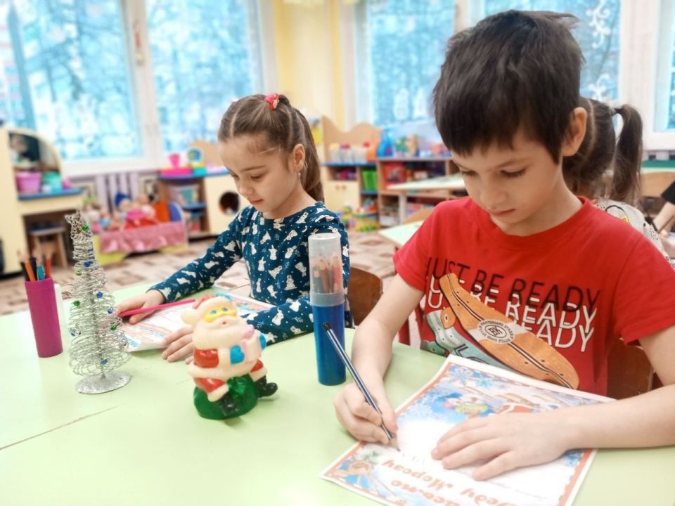 Почта Деда Мороза в Чебоксарах приняла первый ценный груз — детские мечты!