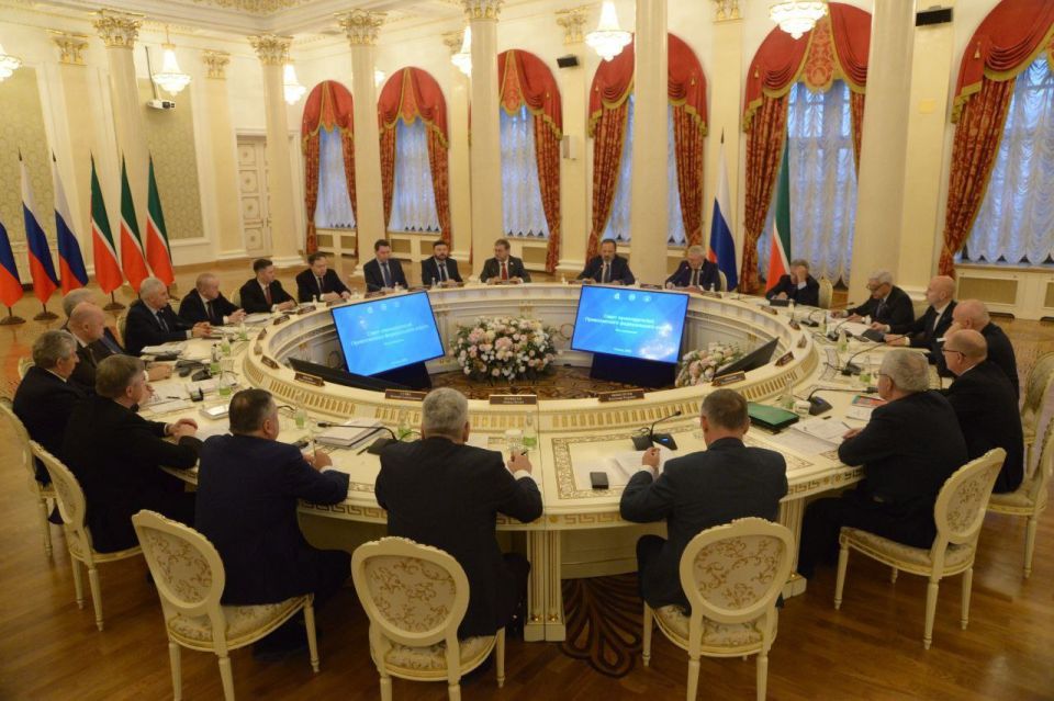 Леонид Черкесов: На пленарном заседании Совета законодателей в Казани обсудили, как в регионах Поволжья работает обновлённое законодательство о местном самоуправлении