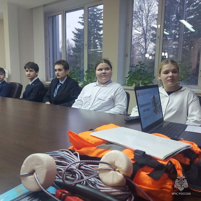 Урок безопасности. В Национальной библиотеке Чувашской Республики прошёл познавательный урок «Безопасность на льду» для обучающихся чебоксарской СОШ № 59. Занятие провел начальник отдела контрольно надзорной деятельности... Урок безопасности. В Национальной библиотеке Чувашской Республики прошёл познавательный урок «Безопасность на льду» для обучающихся чебоксарской СОШ № 59. Занятие провел начальник отдела контрольно надзорной деятельности...