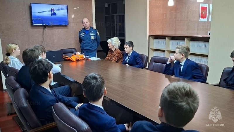 Урок безопасности. В Национальной библиотеке Чувашской Республики прошёл познавательный урок «Безопасность на льду» для обучающихся чебоксарской СОШ № 59. Занятие провел начальник отдела контрольно надзорной деятельности...