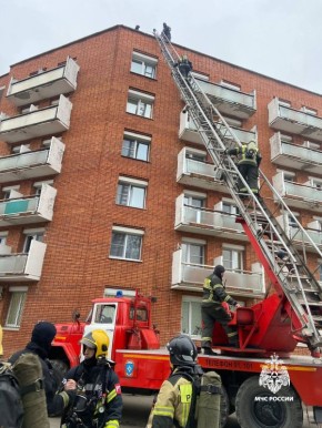 #БудниМЧС. Подразделения МЧС России провели учения по ликвидации пожара в санатории «Чувашиякурорт» Тренировка спасателей началась с тревожного сигнала: из-за короткого замыкания электропроводки в здании вспыхнул склад на 7...