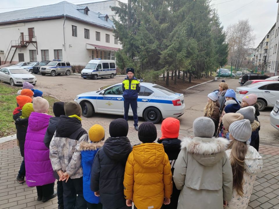 Чебоксарские школьники побывали на экскурсии в городском Управлении МВД