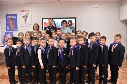В преддверии Дня Героев Отечества в чебоксарских школах состоялись «Разговоры о важном» на тему «Россия — страна победителей»