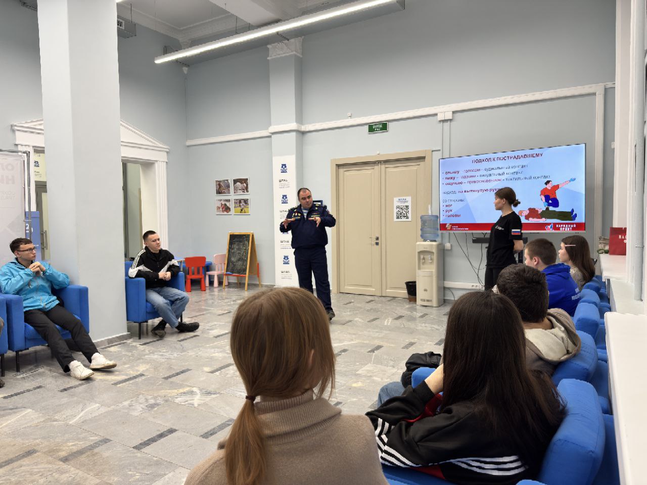 В преддверии Дня Героев Отечества более 60 студентов собрались в Штабе общественной поддержки на патриотическом мероприятии " Диалог с героем" В преддверии Дня Героев Отечества более 60 студентов собрались в Штабе общественной поддержки на патриотическом мероприятии " Диалог с героем"