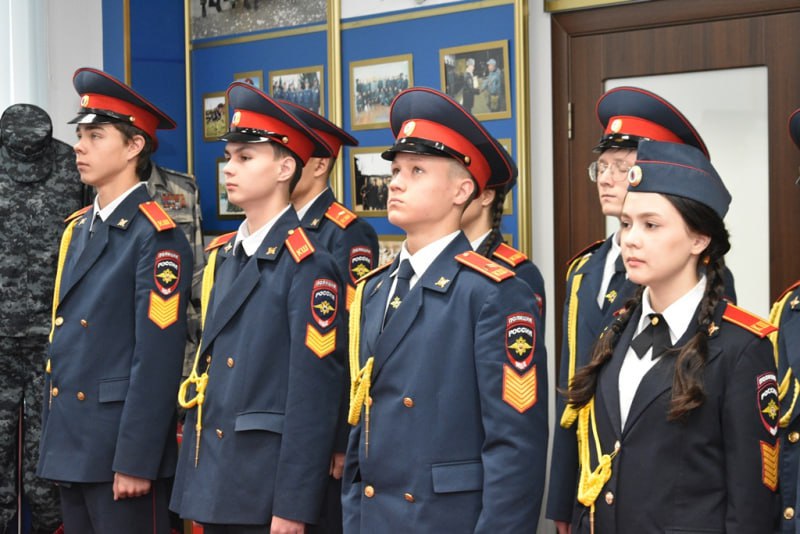 В Чувашии в музее истории органов внутренних дел торжественно приняли присягу учащиеся полицейских классов кадетской школы имени генерал-майора милиции В.А.Архипова города Чебоксары В Чувашии в музее истории органов внутренних дел торжественно приняли присягу учащиеся полицейских классов кадетской школы имени генерал-майора милиции В.А.Архипова города Чебоксары