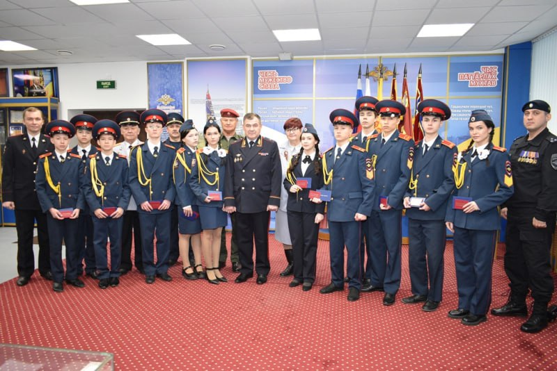 В Чувашии в музее истории органов внутренних дел торжественно приняли присягу учащиеся полицейских классов кадетской школы имени генерал-майора милиции В.А.Архипова города Чебоксары В Чувашии в музее истории органов внутренних дел торжественно приняли присягу учащиеся полицейских классов кадетской школы имени генерал-майора милиции В.А.Архипова города Чебоксары